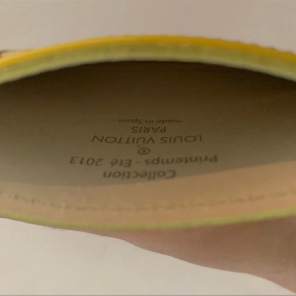 Runway Limited Edition Cardholder - Picture 9 of 10